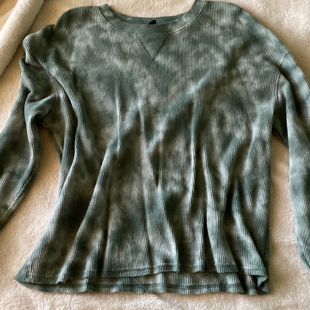 tie dye green shirt